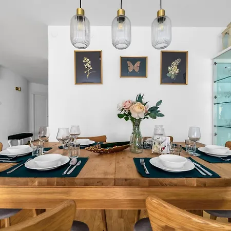 Szczesliwice - Office, Balcony And Parking - By Rentujemy Lejlighed *