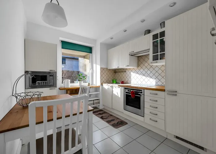 Szczesliwice - Office, Balcony And Parking - By Rentujemy شقة