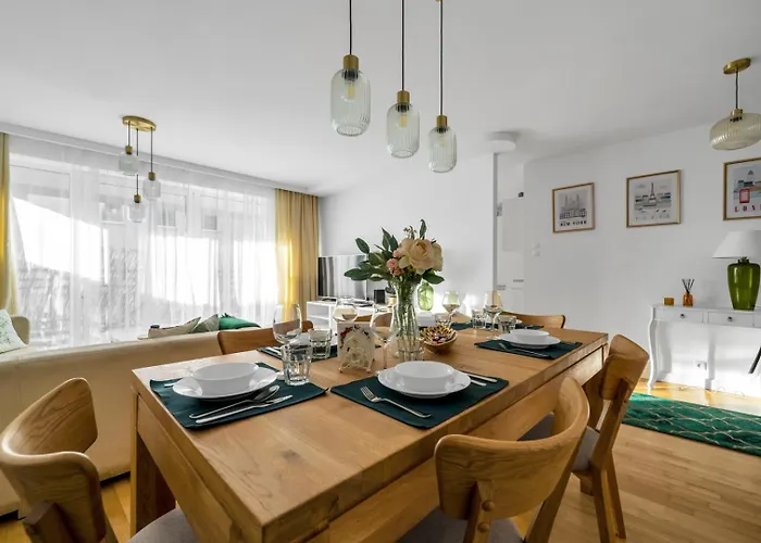 Szczesliwice - Office, Balcony And Parking - By Rentujemy شقة