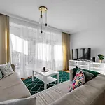 Szczesliwice - Office, Balcony And Parking - By Rentujemy